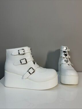 Lucky Step White Heart Buckle Platform Ankle Boots Size 11 Goth Y2K Emo